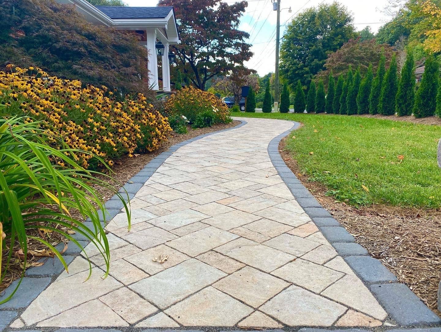 10 Stunning Front Walkway Ideas That Will Turn Heads